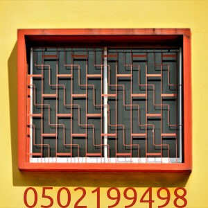 شبابيك بأشكال هندسية مميزة